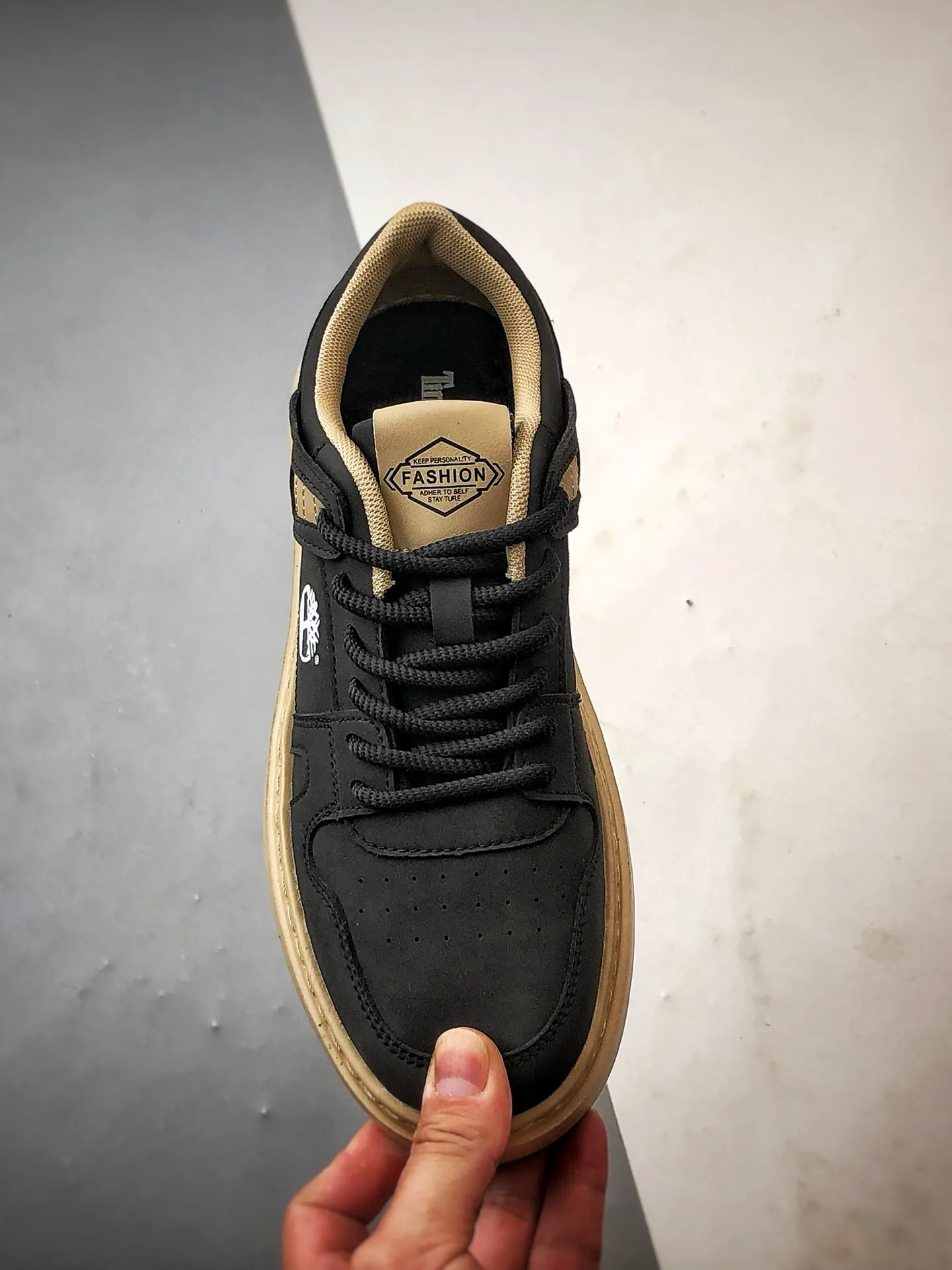 💰400 Timberland outdoor lightweight low-cut casual Martin boots, Guangdong factory quality, original box and original packaging, fashionable and trendy matching. The fabric is made of Italian 🇮🇹 top-grade frosted fine-grained cowhide. It is equipped with anti-odor and anti-corrosion genuine leather latex insoles. The outsole and hardware are all made from OEM raw materials. The full set of official website unified packaging gives you a perfect wearing experience. High-quality and durable, a must-have for sportsmen. High-quality and first-class foot feel. This year's autumn and winter trendy outdoor is suitable for daily matching. Item number: TB088009713 Size: 39 40 41 42 43 44 (standard size)